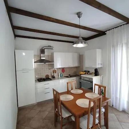 בית נופש N'du Scarron Casa Nel Centro Storico Con Panorama *